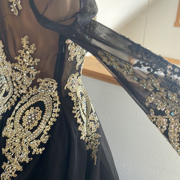 Gorgeous Black Dress 🖤 - Picture 9 of 10